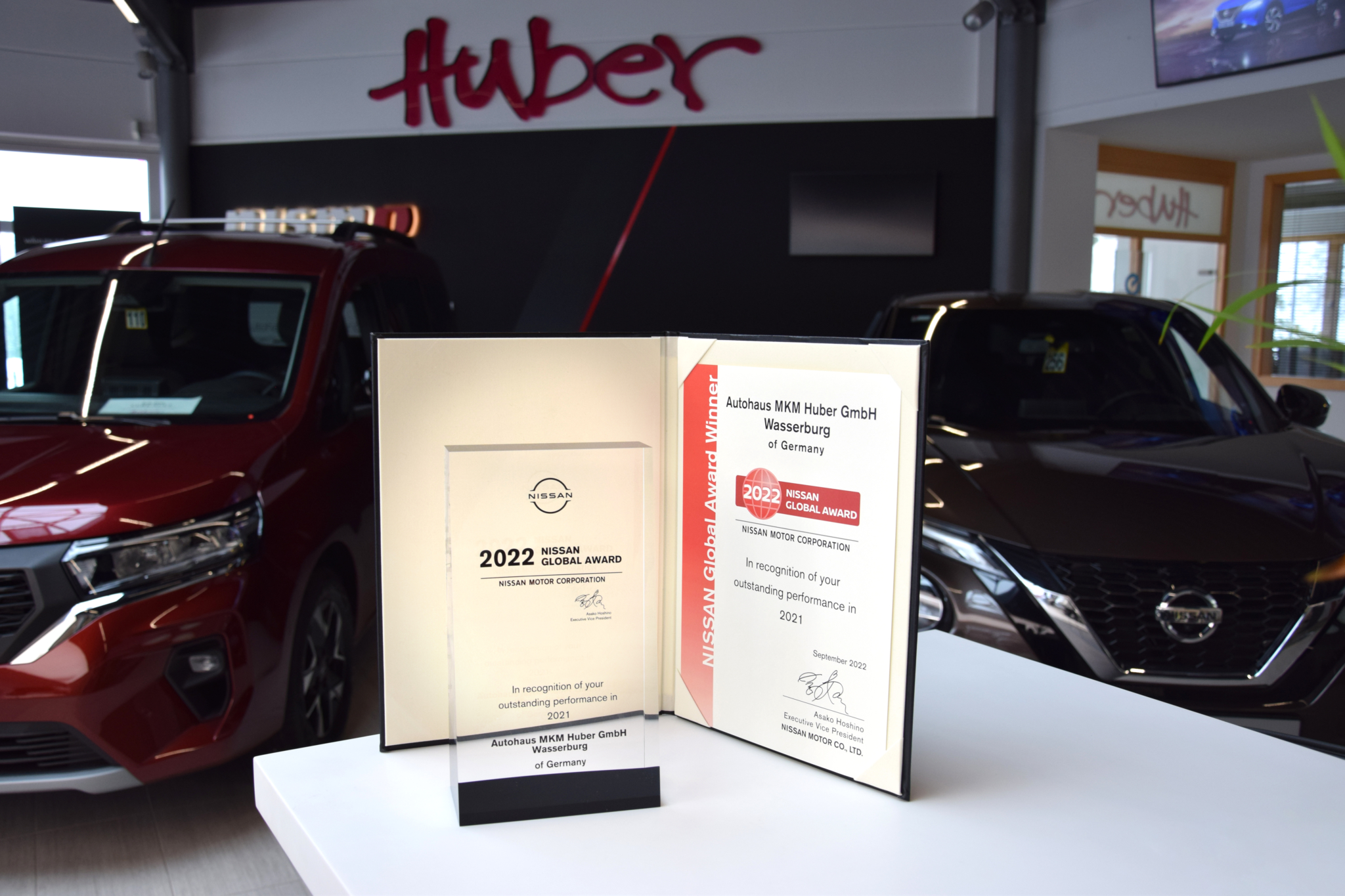 Wir Sind Nissan H Ndler Weltmeister Nissan Zum Huber